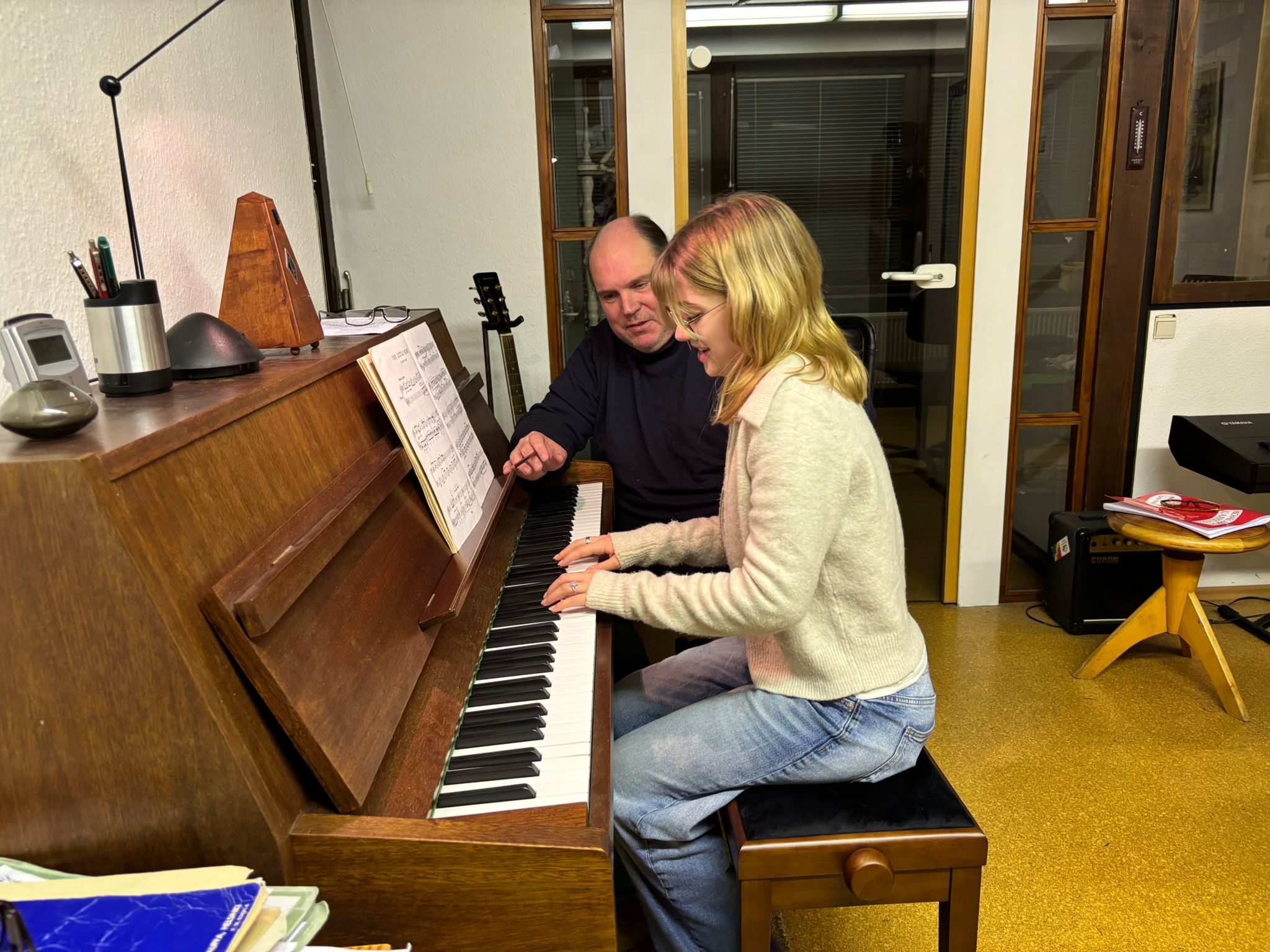 Schülerin am Instrument